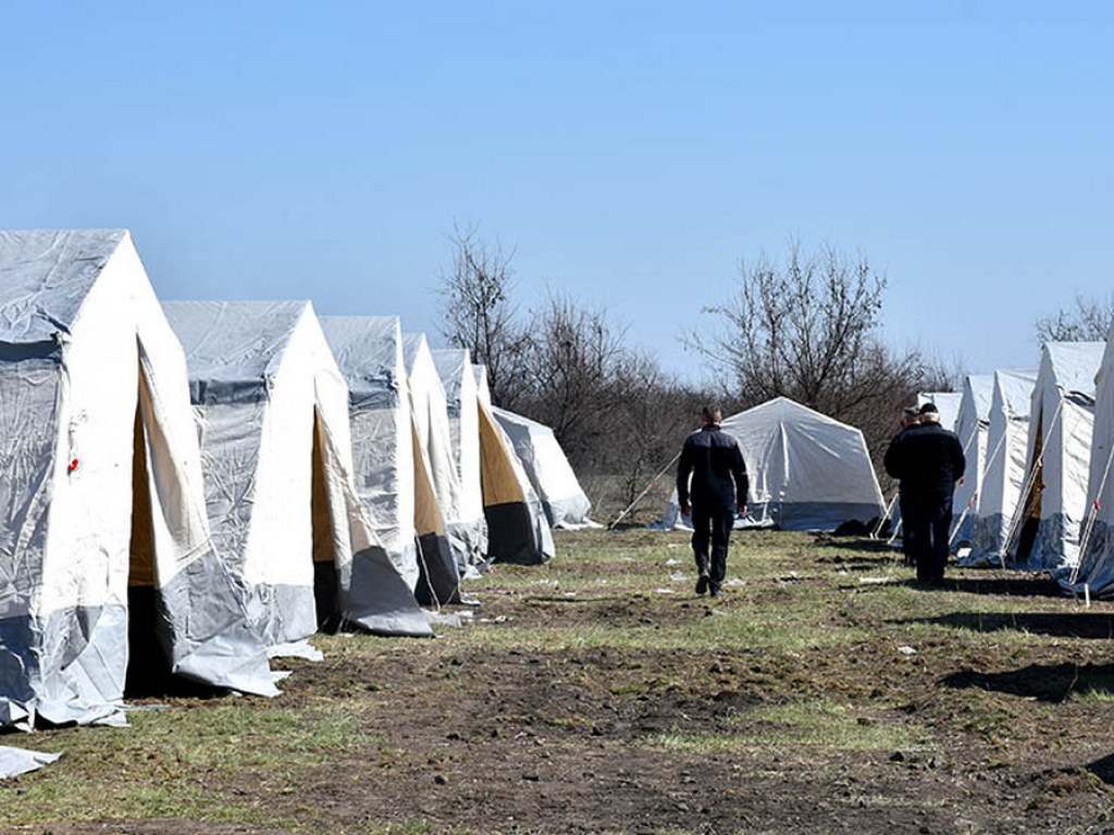 Из-за угрозы коронавируса на окраине Днепропетровской области установили палатки для обсервации (ФОТО, ВИДЕО)