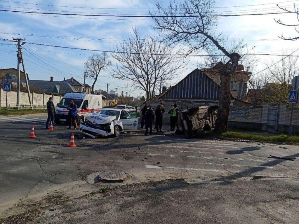 Полицейский автомобиль врезался в «восьмерку» в Херсоне: пятеро пострадавших (ФОТО)