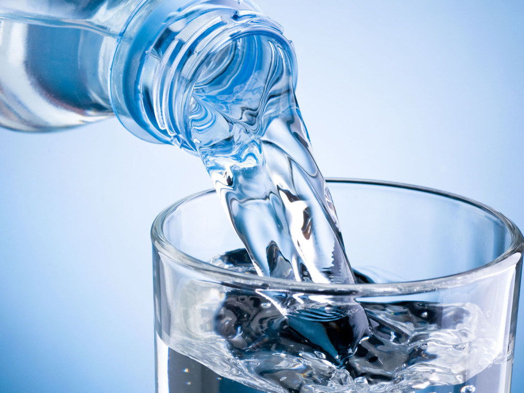 «Н2О нейтрализует вирусы»: Для защиты от COVID-19 важно пить много воды &#8212; врачи