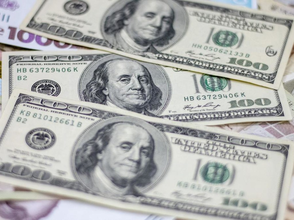 НБУ установил официальный курс на уровне 27,37 гривны за доллар