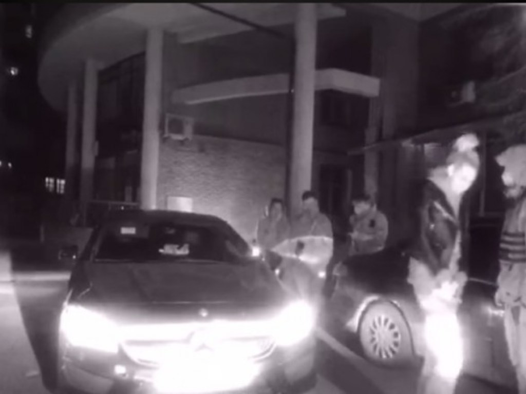 Пьяная девушка за рулем Mercedes в Киеве разогналась до скорости 200 километров в час (ВИДЕО)