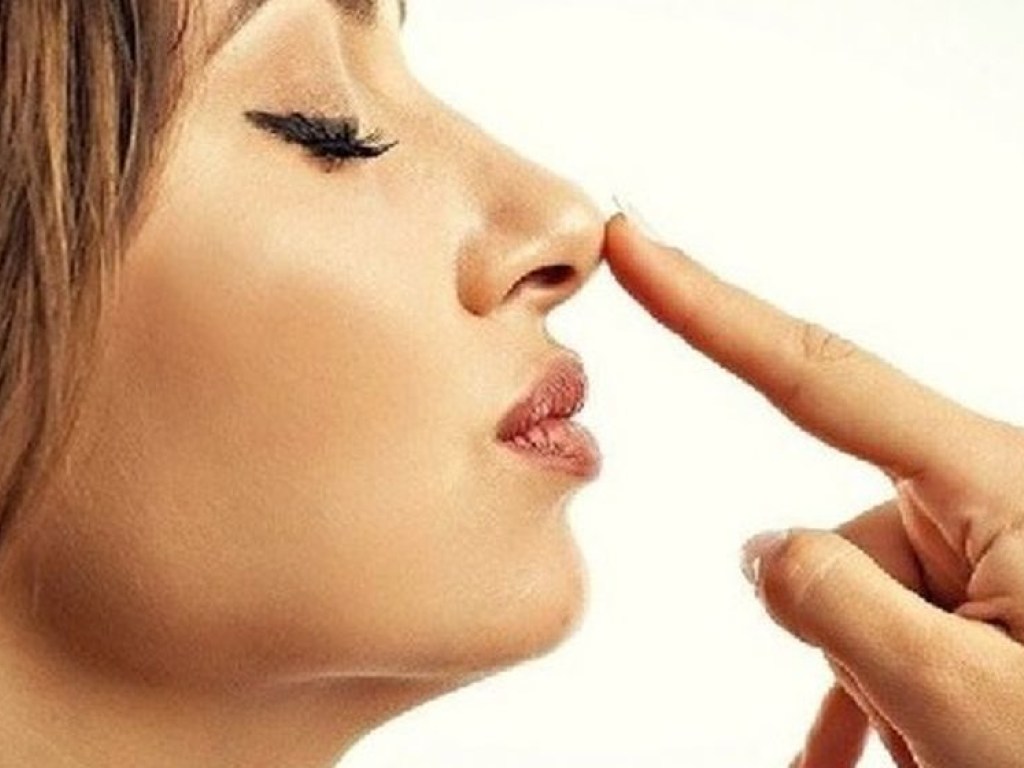Названы три распространенных ошибки при промывании носа