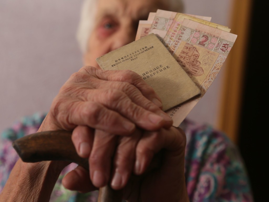 Пенсионеры боятся, что за выход на улицу их оштрафуют на 17 тысяч гривен &#8212; эксперт