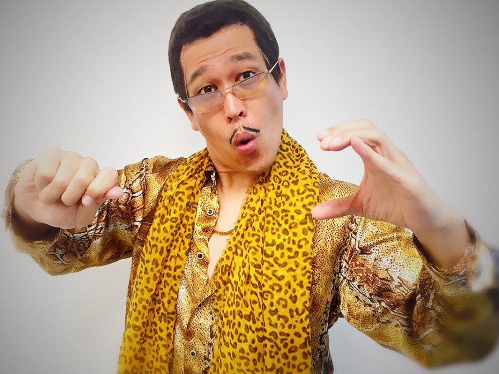 Японский комик и исполнитель переделал свою знаменитую песню PPAP из-за коронавируса (ВИДЕО)