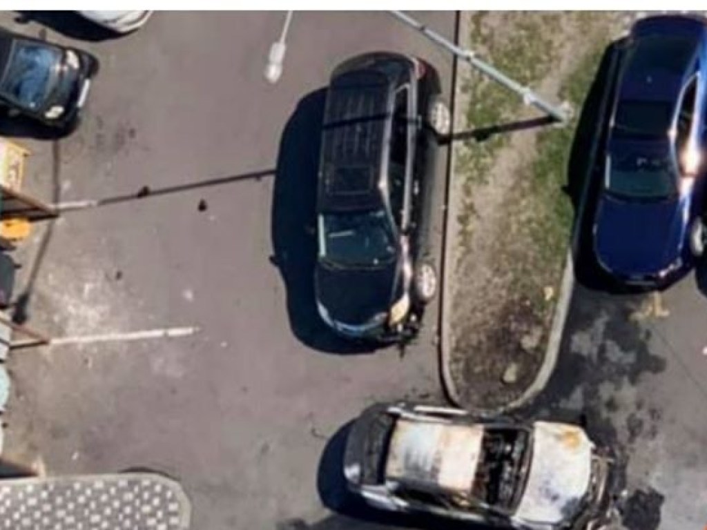 На Русановке в Киеве горело авто «героя парковки» (ФОТО)