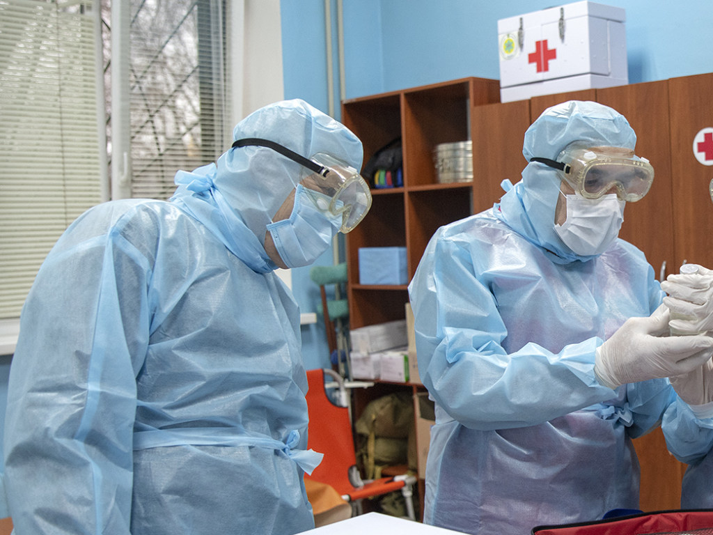 В Украине число инфицированных Covid-19 медиков превысило 170