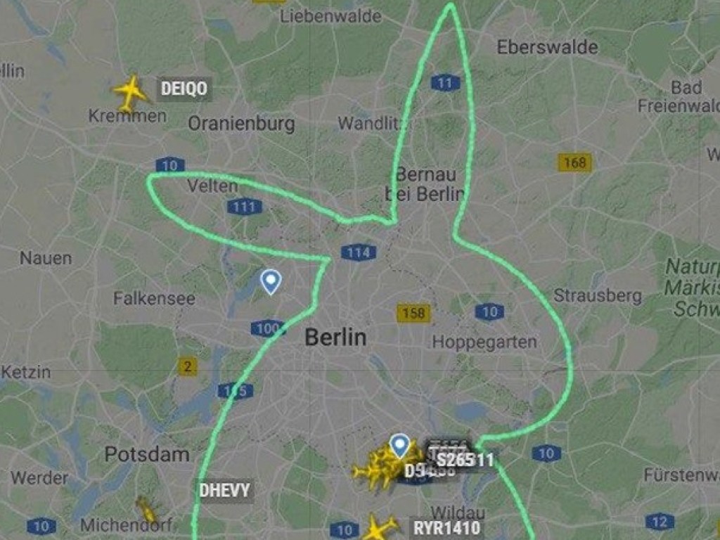 Немецкий пилот нарисовал на небе пасхального зайца (ФОТО)