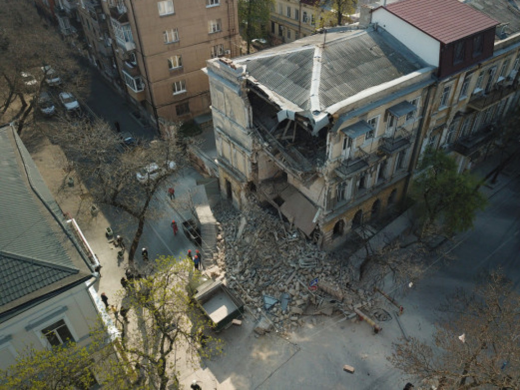 В центре Одессы рухнул старинный дом (ФОТО, ВИДЕО)