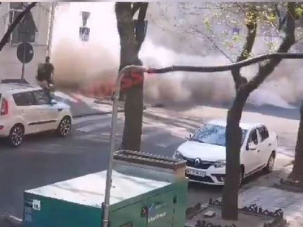 В Сети появилось видео обрушения дома-памятника архитектуры в Одессе (ФОТО, ВИДЕО)