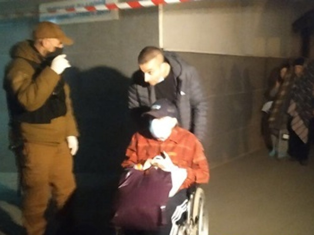 Лже-минирование:  из Александровской больницы Киева эвакуировали больных COVID-19 (ФОТО)