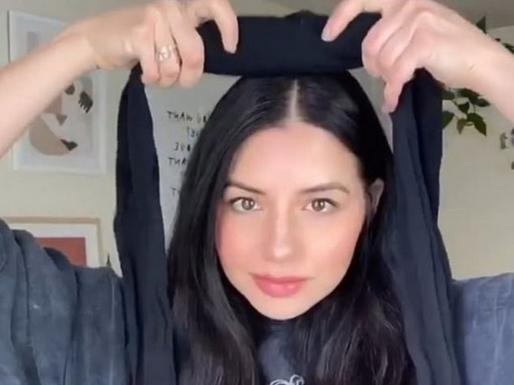 Стилист сестер Кардашьян показала, как завить в волосы с помощью старых колготок (ФОТО, ВИДЕО)