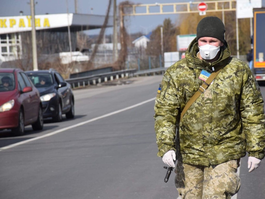 Украинцы заражаются коронавирусом на границе и блокпостах, а к ответственности за это чиновников не привлекут &#8212; адвокат