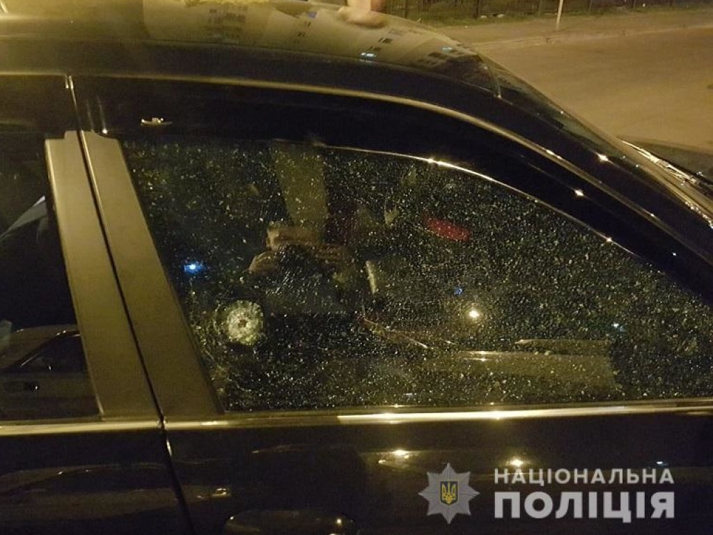 На Броварском проспекте в Киеве водитель Range Rover расстрелял обидчика (ФОТО)