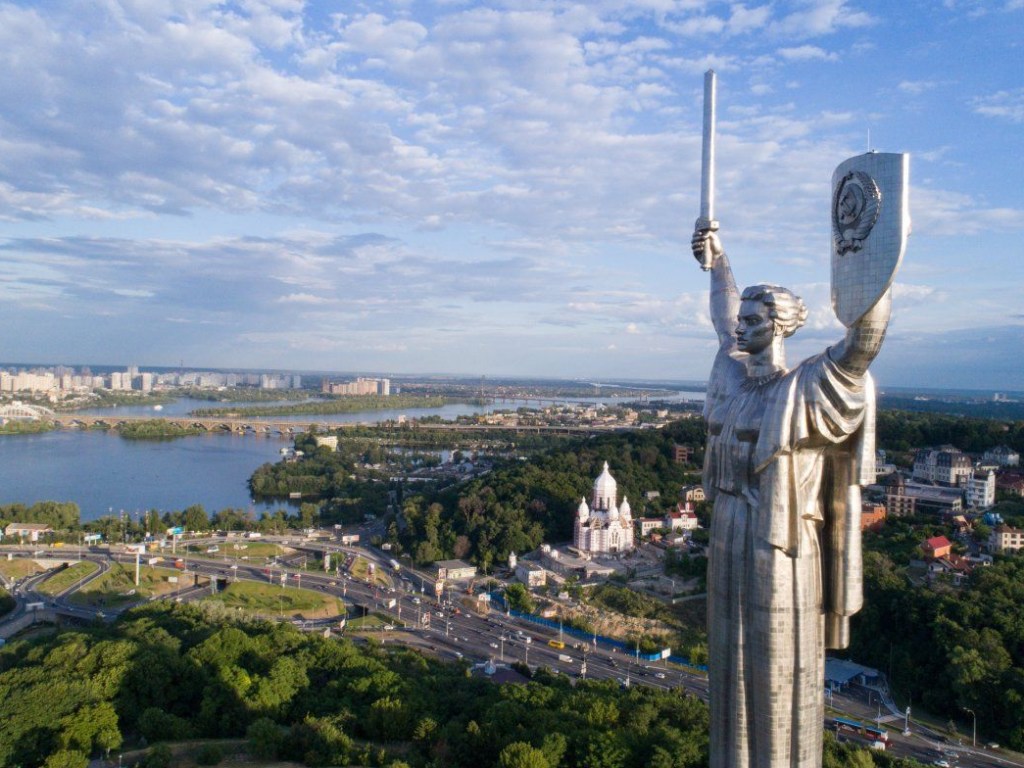 В Киеве по улицам гулял обнаженный мужчина: опубликовано ошеломительное видео