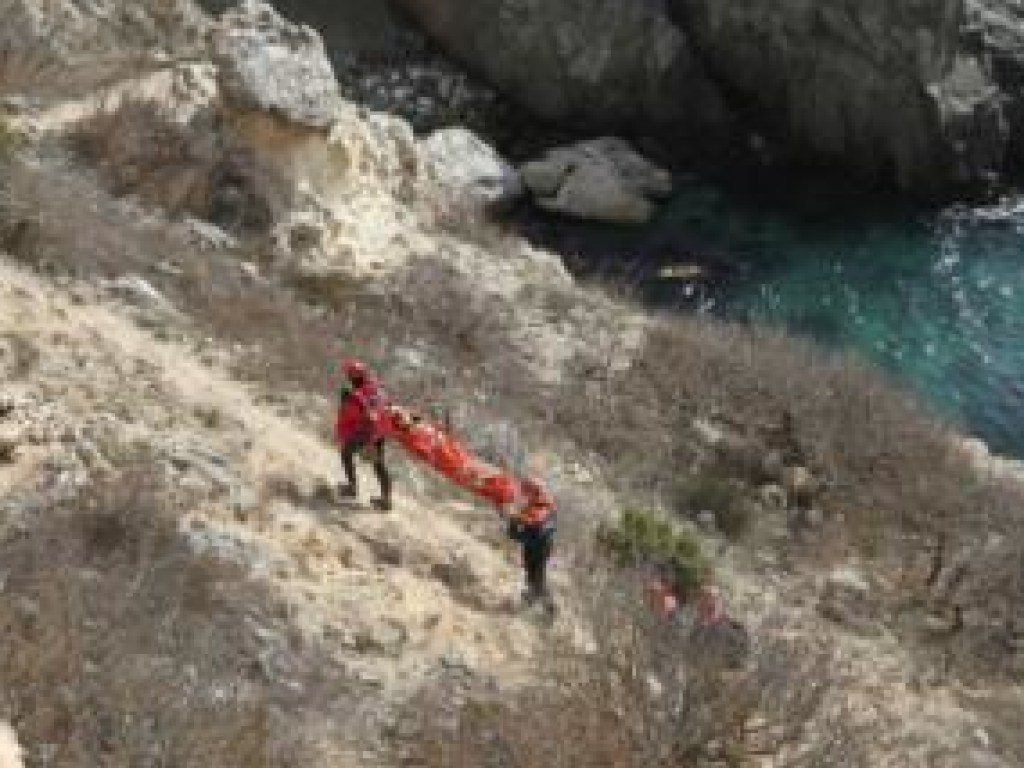 В Крыму девушка сорвалась с 15-метровой скалы (ФОТО)