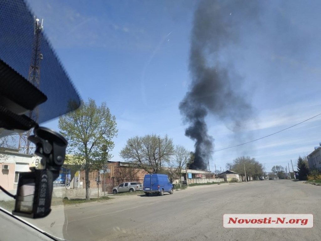 На предприятии в Николаеве начался пожар (ФОТО)