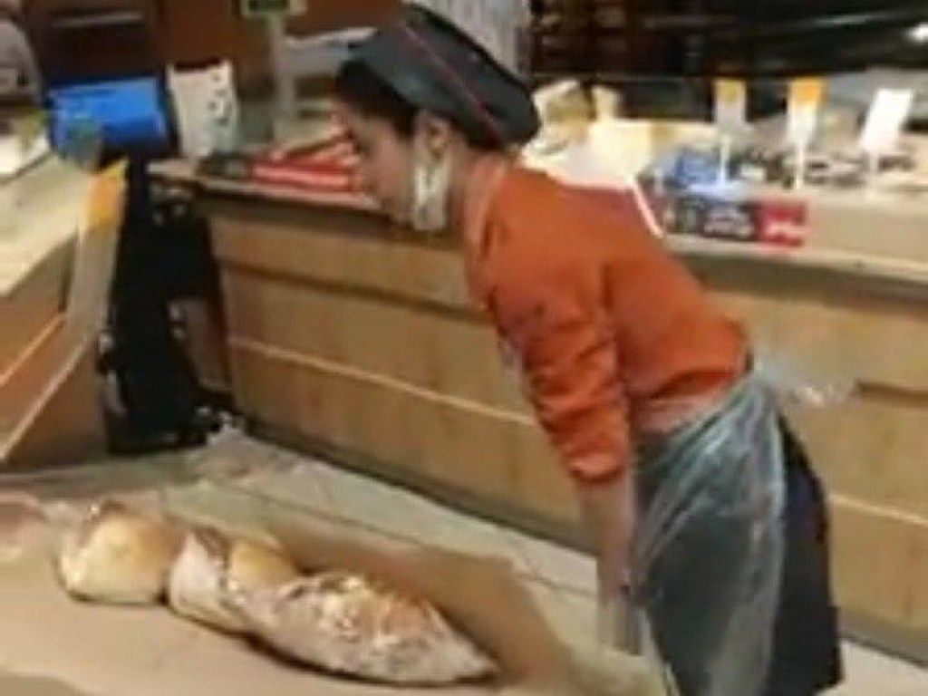 Продавцы супермаркетов массово нарушают масочный режим (ФОТО)