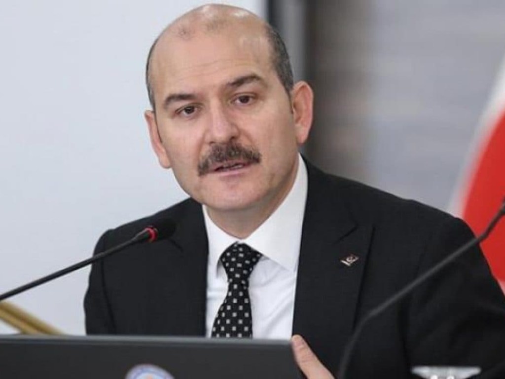 Министр МВД Турции захотел уйти в отставку из-за провала комендантского часа