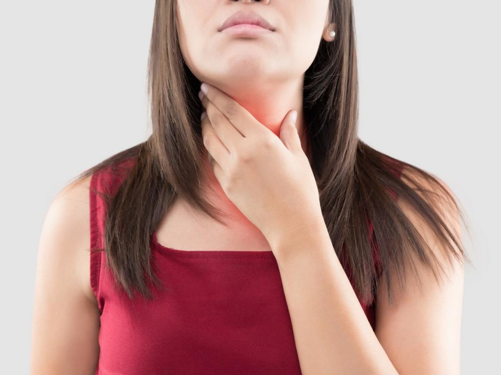 «Ком в горле»: какие причины этого состояния и как лечить