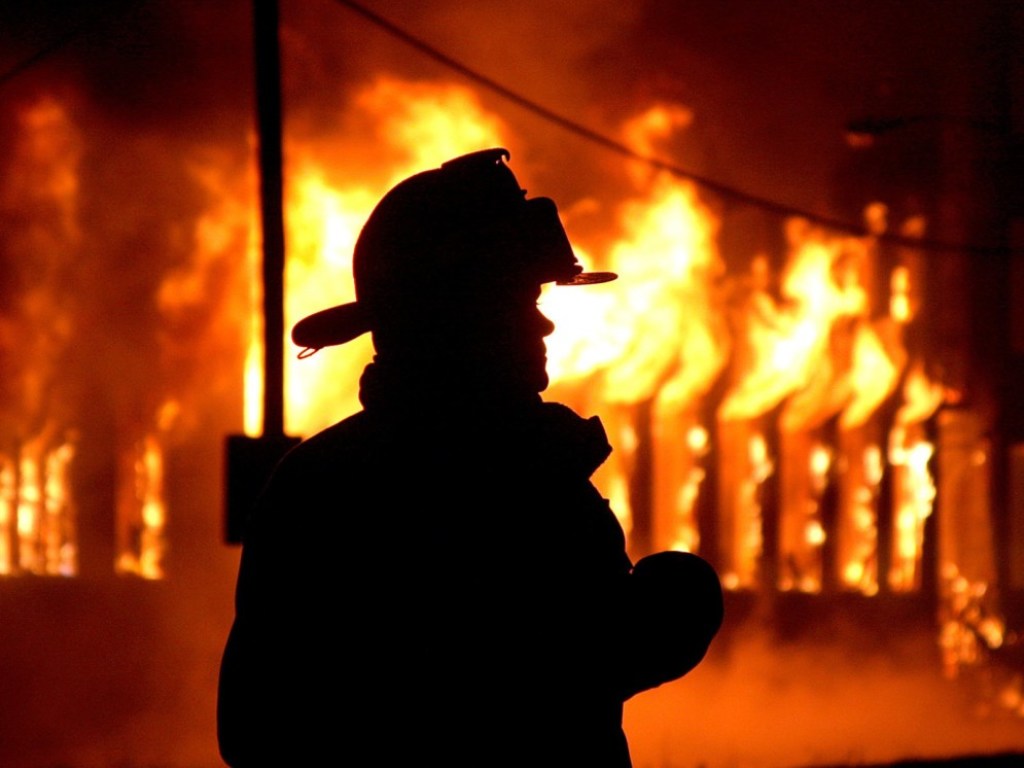 Под Мелитополем произошел ночной пожар: огнем уничтожена двухэтажная дача