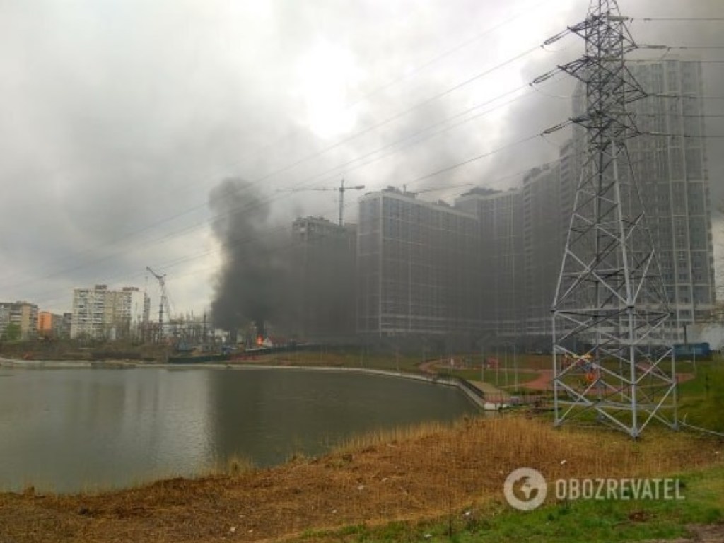 В Киеве произошел пожар на электроподстанции ДТЭК (ФОТО, ВИДЕО)