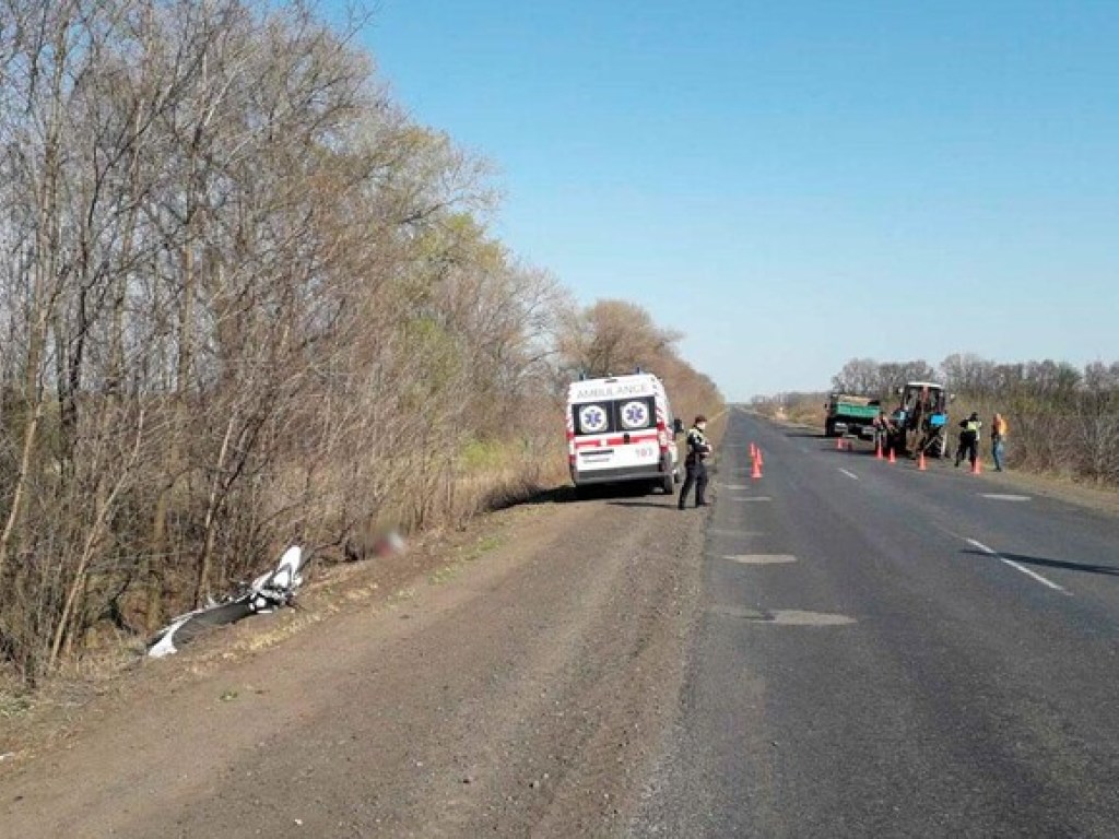 В Полтавской области произошло ДТП с участием мотоцикла и трактора: есть жертвы