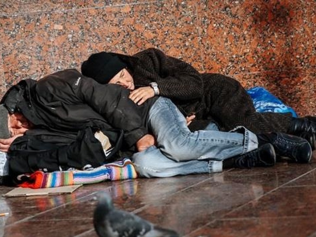 «Очень напуганы и голодны»: как карантин изменил жизнь бездомных в Киеве