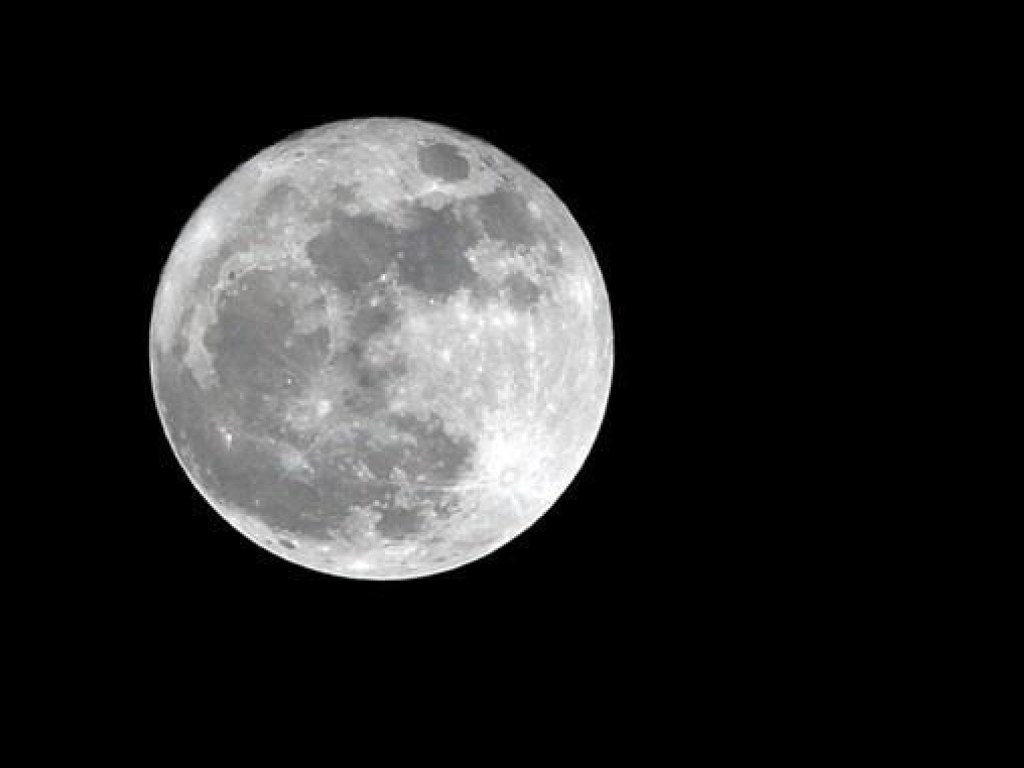 Телескоп зафиксировал метеоритную «бомардировку» Луны (ФОТО, ВИДЕО)