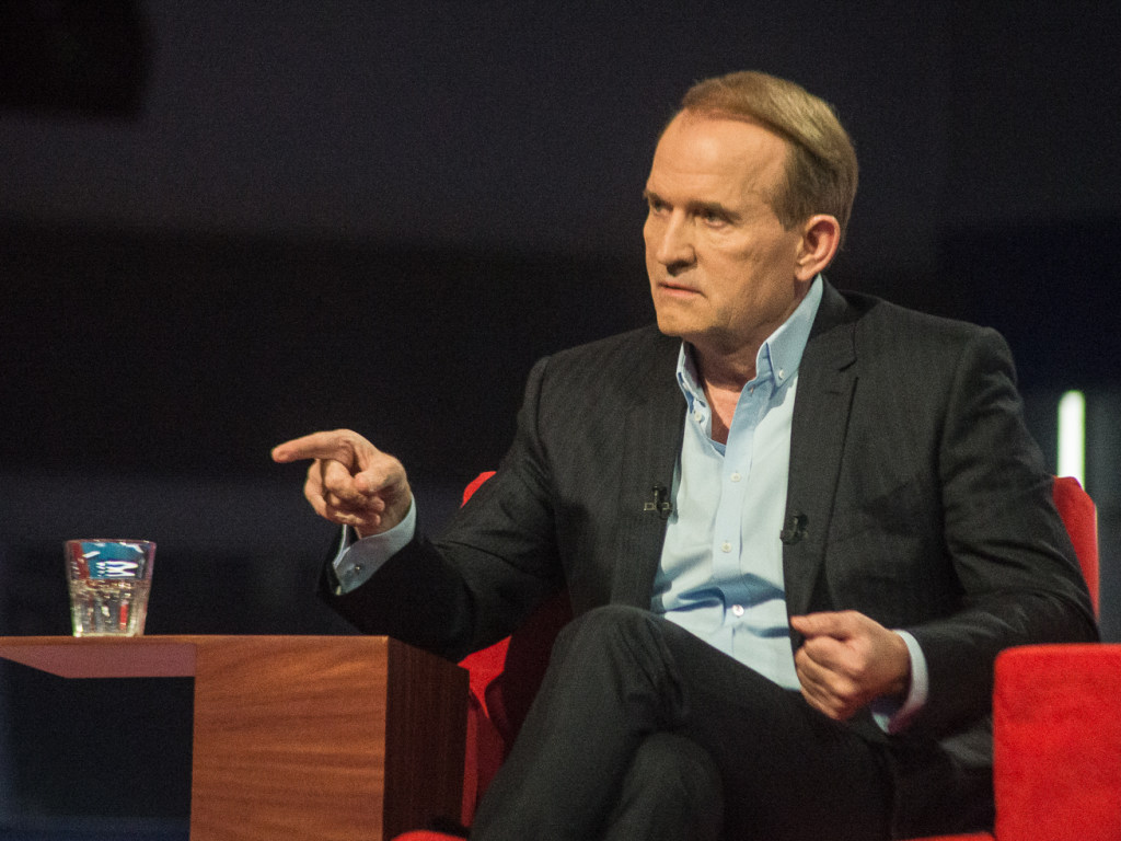 Медведчук потребовал прекратить биологические эксперименты над украинцами в интересах США