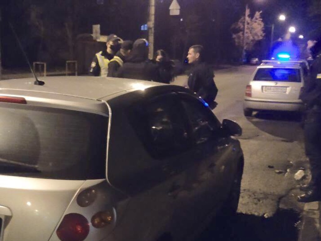 На Нивках в Киеве пьяный таксист пытался скрыться от полиции (ФОТО, ВИДЕО)