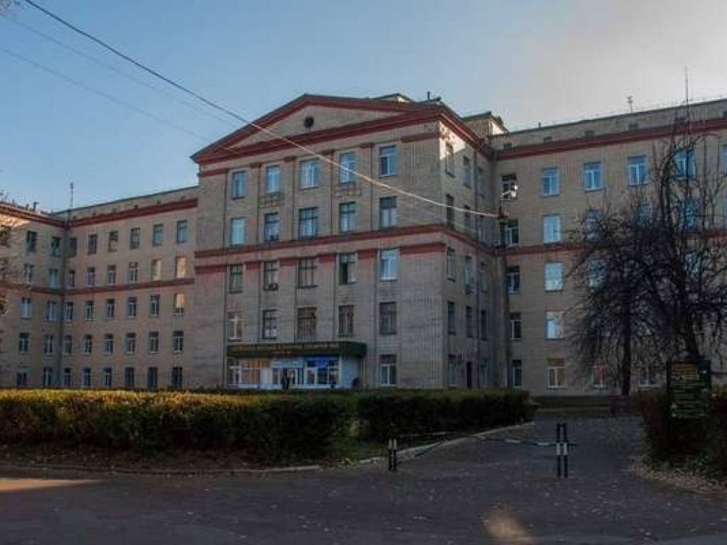 Медики заразились коронавирусом: в Киеве закрыли медгородок &#8212; СМИ