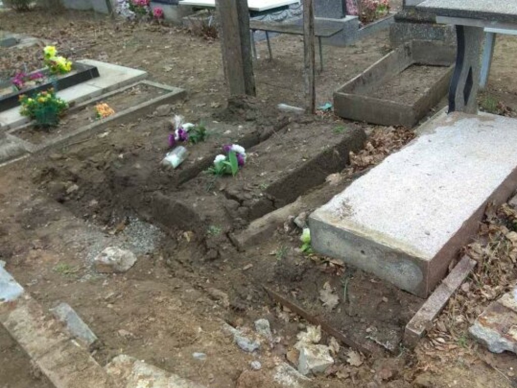На Харьковщине семейная пара вандалов осквернила 14 могил (ФОТО)