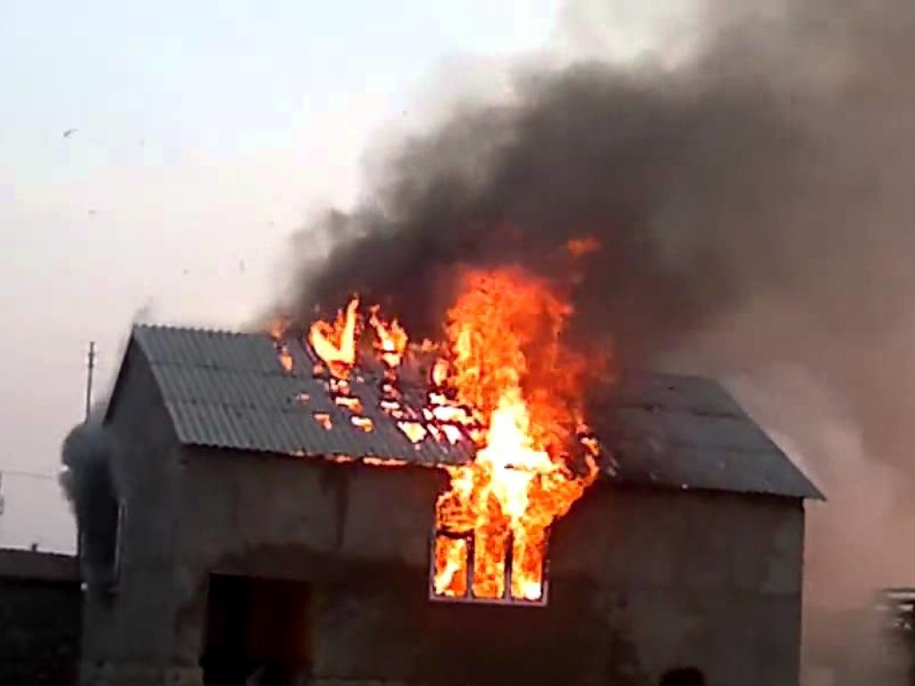 На Херсонщине из-за мобильного телефона загорелся дом