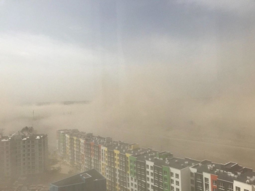 Во время пылевой бури в Киеве были госпитализированы пять человек