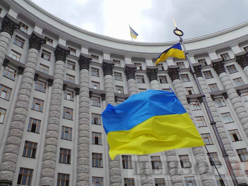 Кабмин упростил получение единоразовой помощи Героям Украины