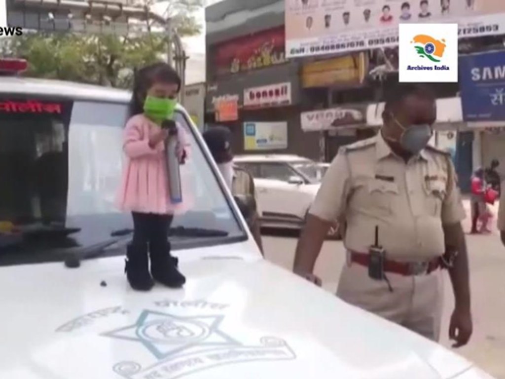 Самая маленькая женщина в мире призвала соблюдать карантин (ФОТО, ВИДЕО)