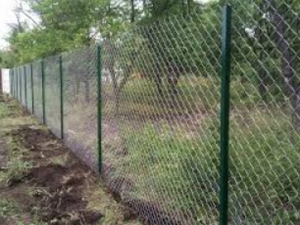 В курортной Кирилловке в частном доме украили забор