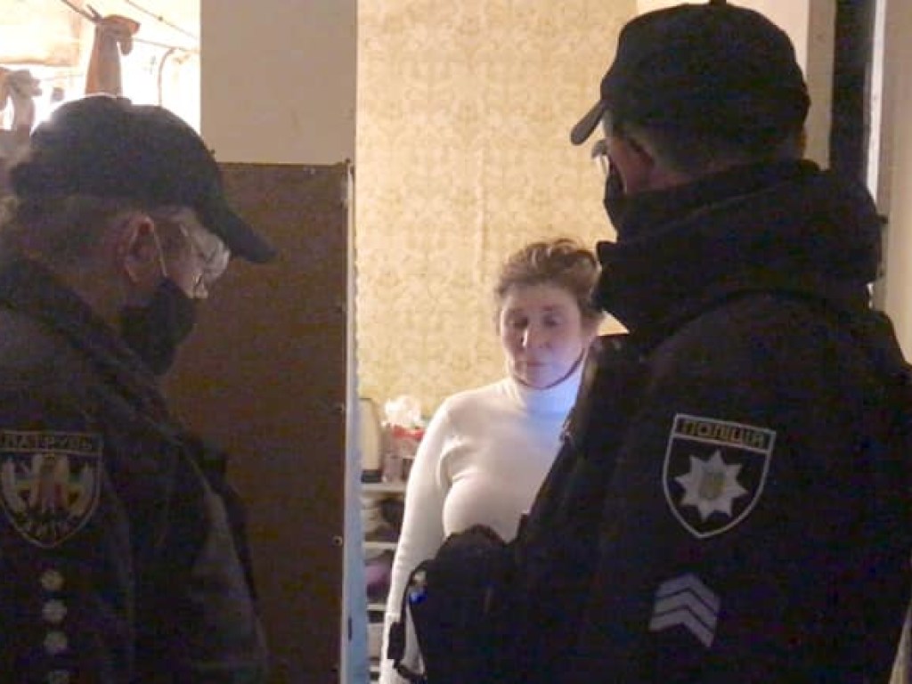 На Виноградаре в Киеве многодетная мать пырнула буйного мужа ножом (ФОТО, ВИДЕО)