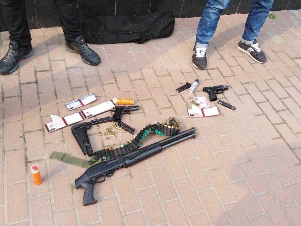 На Оболони в Киеве вооруженные боксеры совершили рейдерскую атаку (ФОТО)