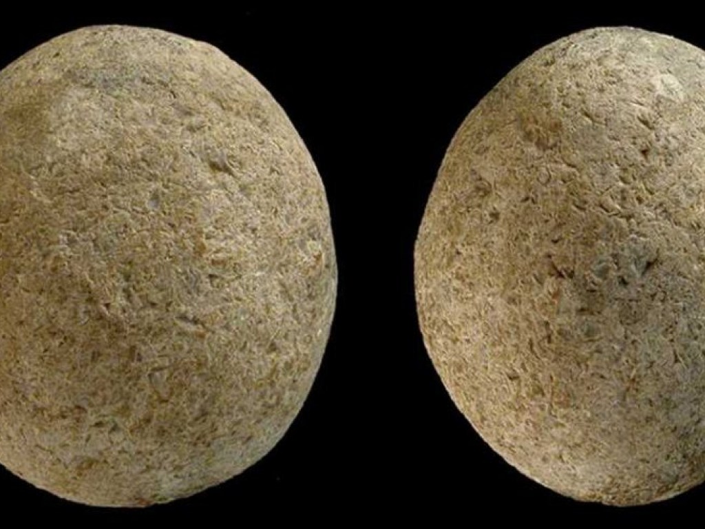 Ученым удалось раскрыть тайну доисторических каменных шаров из Африки