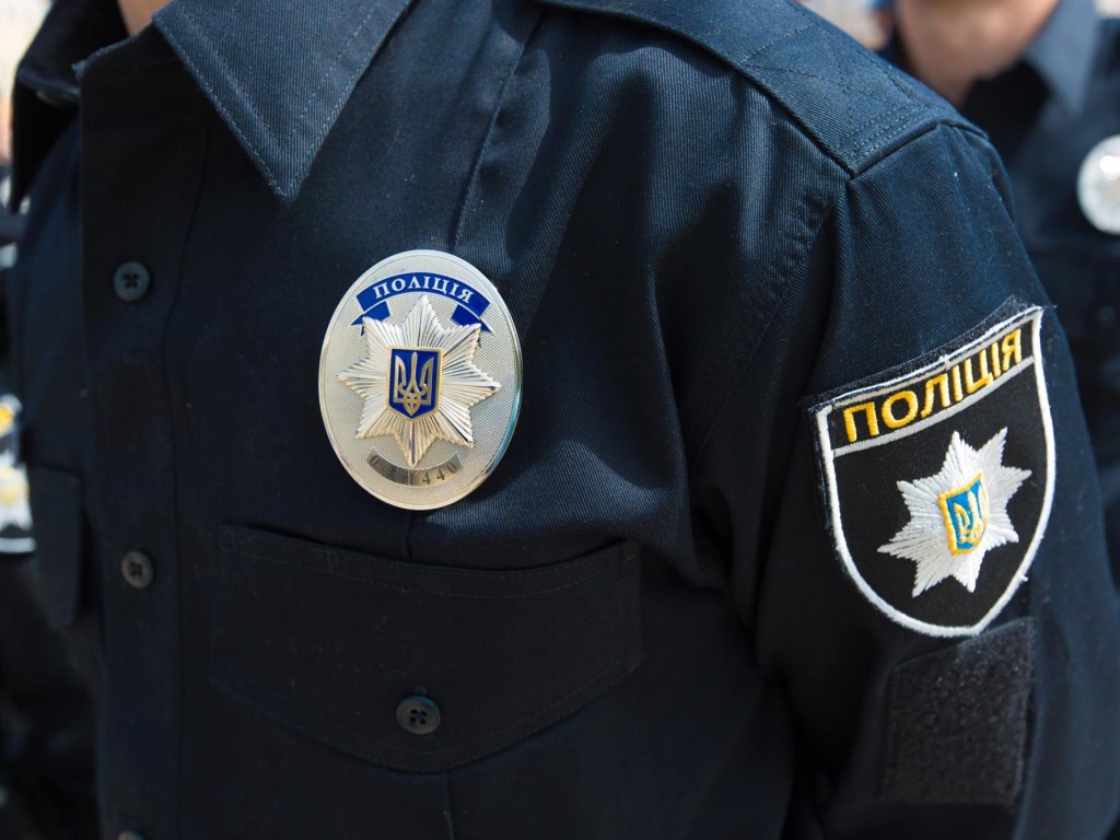 В Николаевской области злоумышленники в медицинских масках ограбили магазин ритуальных услуг