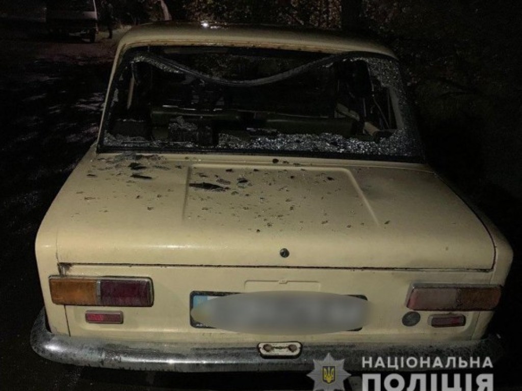 В Донецкой области произошла массовая драка с участием сотни человек: поврежден автомобиль (ФОТО)