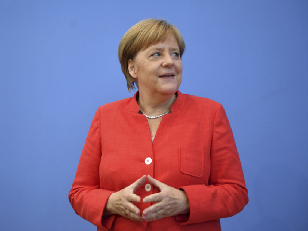 Меркель раскритиковала ослабление карантина в Германии
