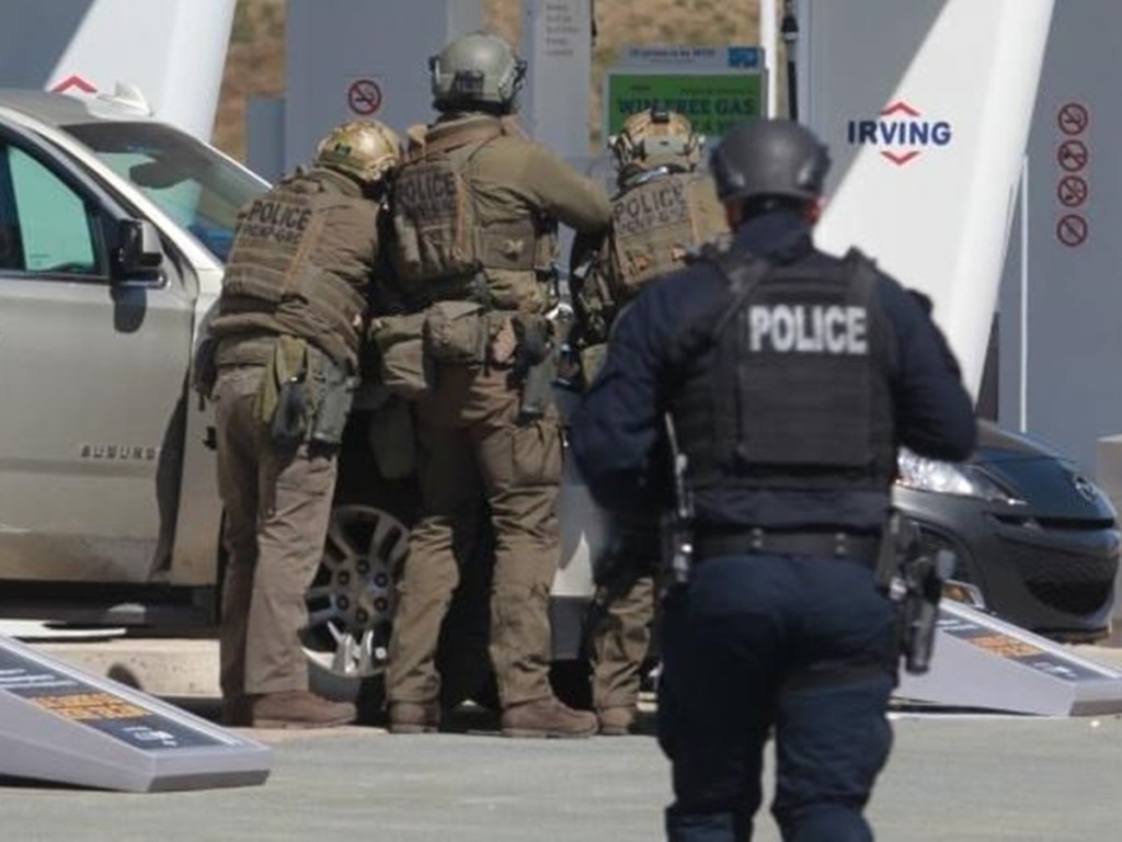 В Канаде 51-летний мужчина застрелил 10 человек (ФОТО)