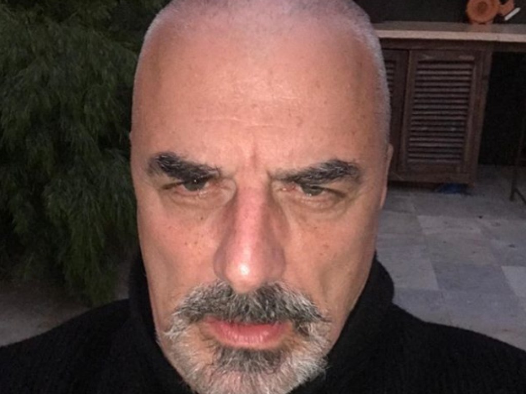 65-летний актер из «Секса в большом городе» побрился наголо (ФОТО)