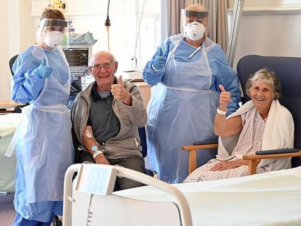 В Великобритании пожилые супруги, прожившие вместе 56 лет, в один день вылечились от коронавируса