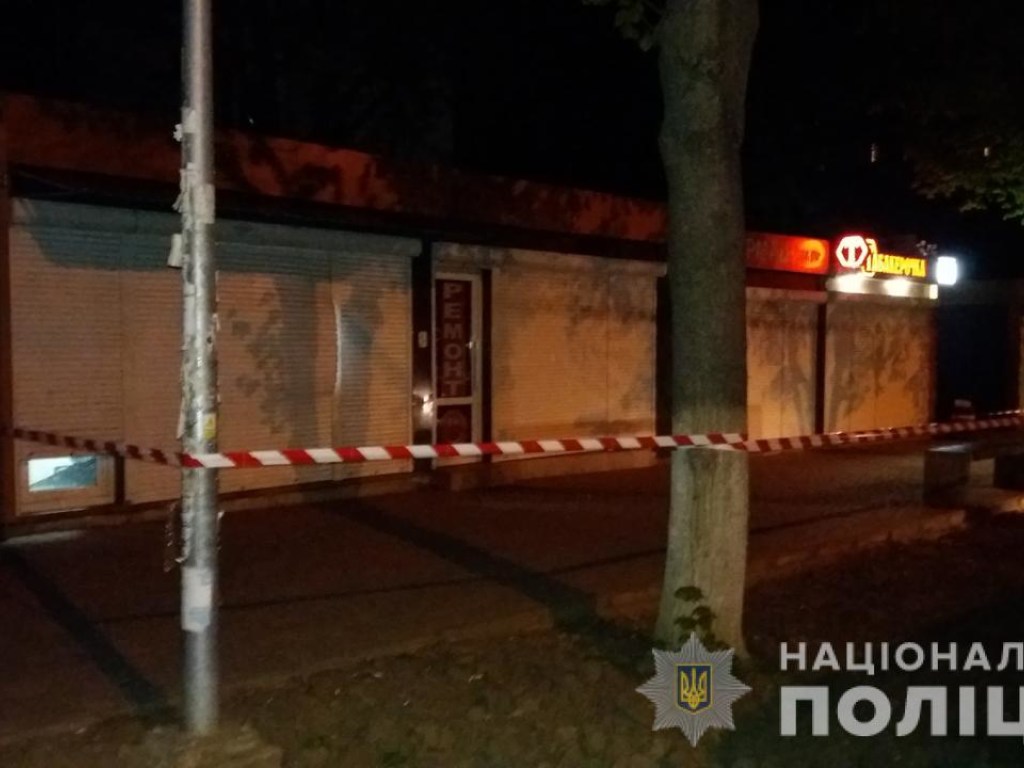 Возле торгового центра в Одессе прогремел взрыв (ФОТО)