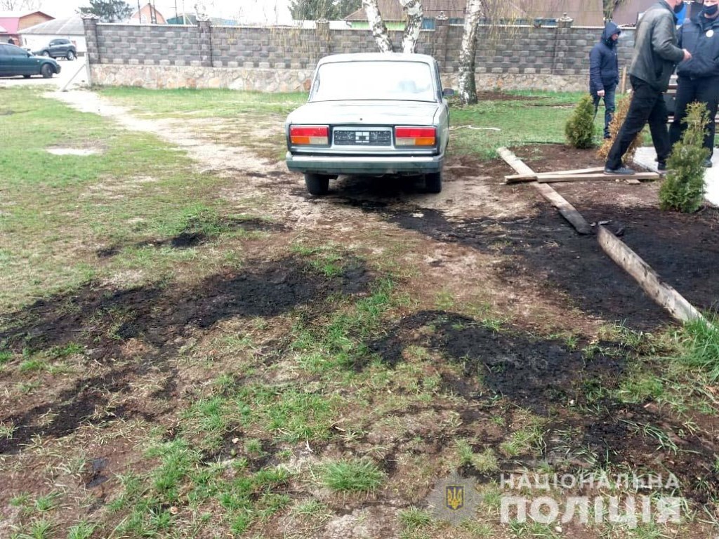 Пьяный житель Ровенской области поссорился с полицейскими и сжег служебный автомобиль правоохранителей (ФОТО)