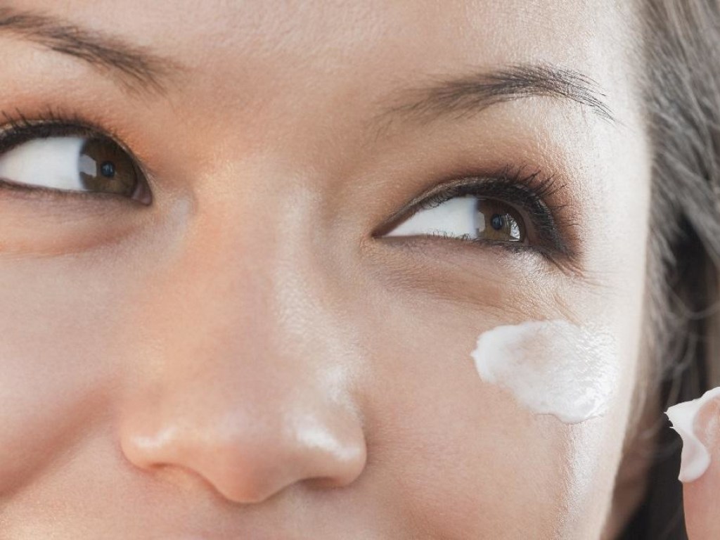 Для освежения кожи лица косметолог предложил рисовую маску