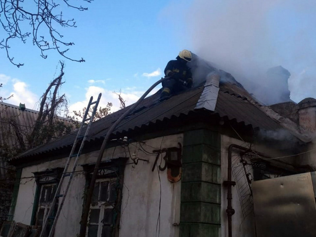 В Днепре горел частный дом (ФОТО)